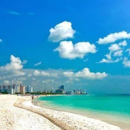 Women Only Rooms - Men Only Rooms - Free Wifi - Coffee Parking - Lockers Miami Exterior photo