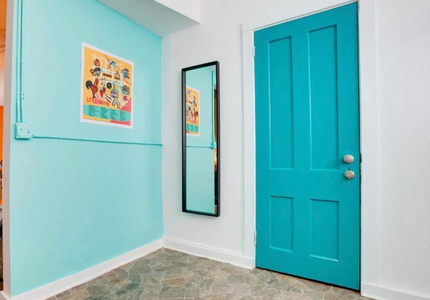 Women Only Rooms - Men Only Rooms - Free Wifi - Coffee Parking - Lockers Miami Exterior photo